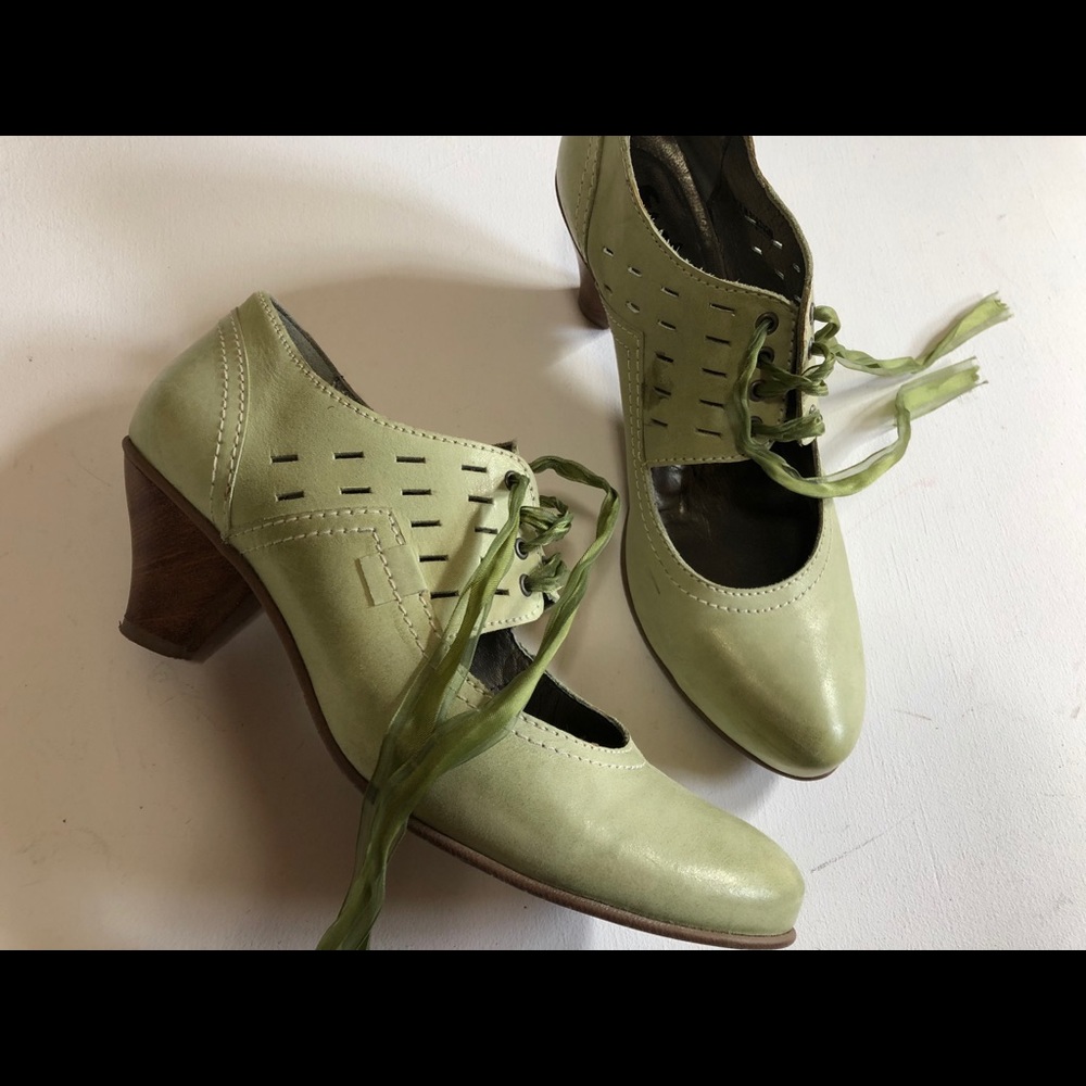 Fidgi lace up heels pistachio size 38.5